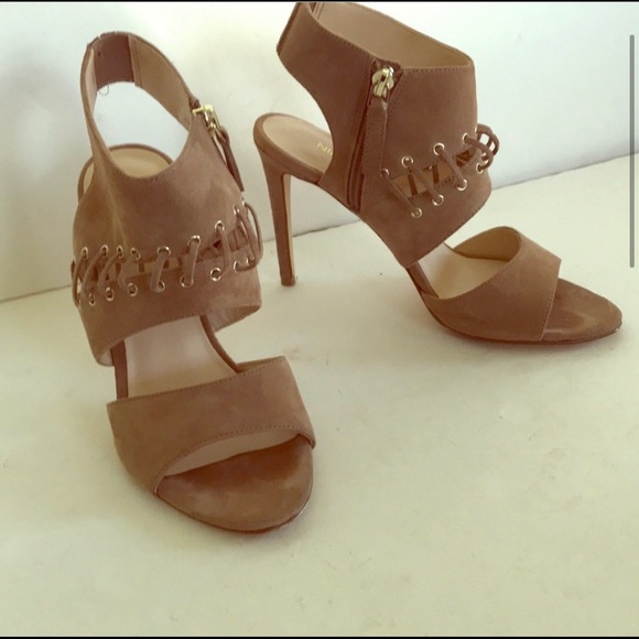 5 for $40🔥 Nine West Tan Sandals - Picture 2 of 5